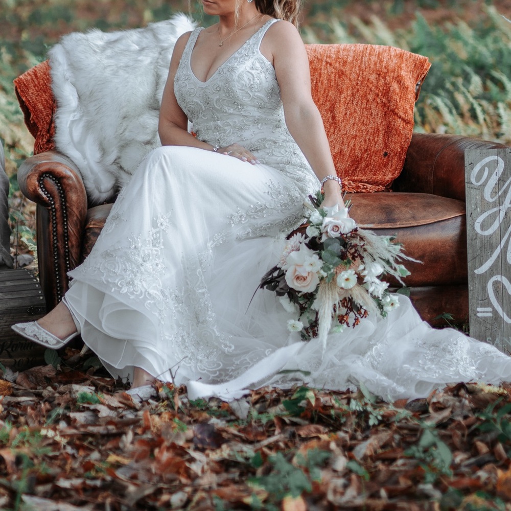 Absolutely gorgeous Lazaro wedding dress!